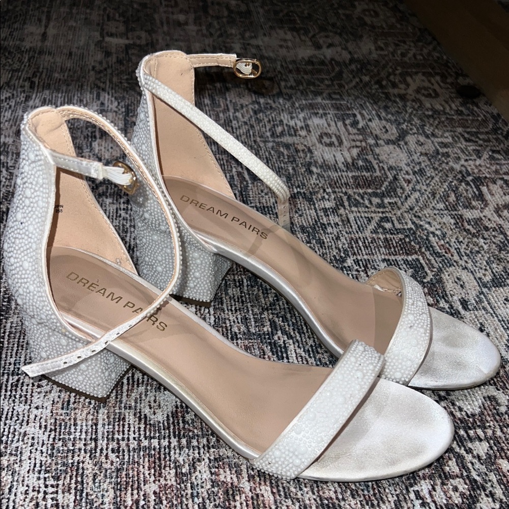 Dream Pairs Textured White Pearl Block Heels